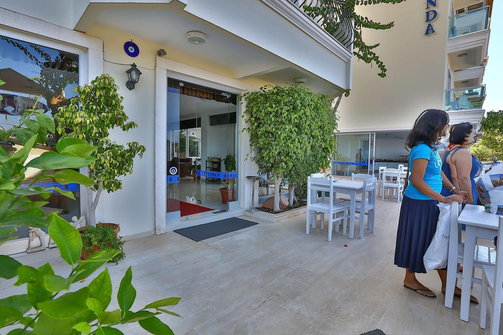 Hotel Linda Class