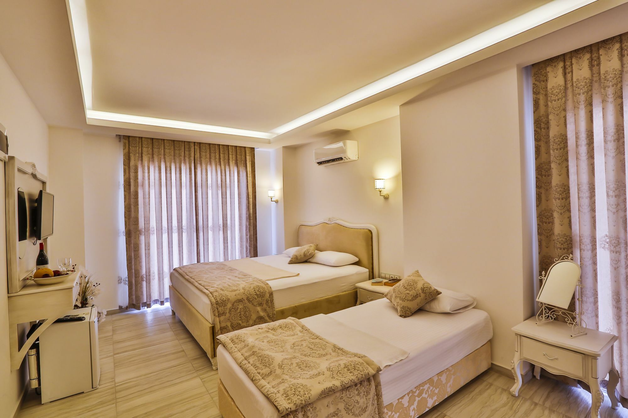 Hotel Linda Class