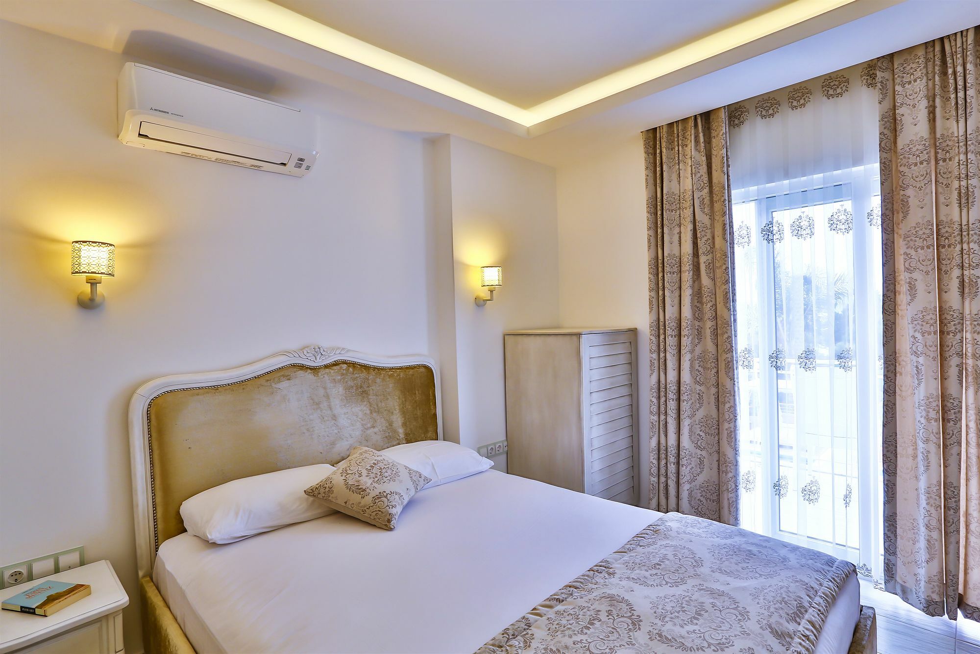 Linda Class Hotel